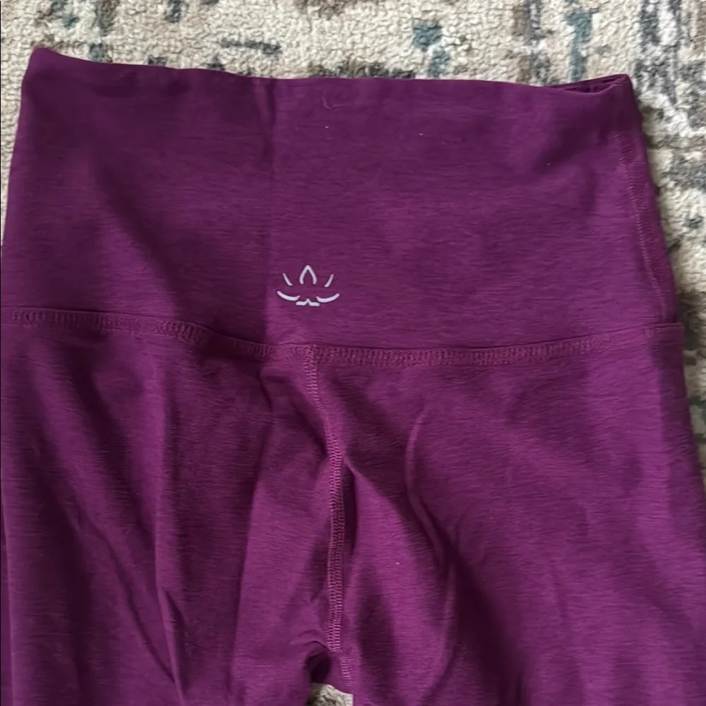 Beyond Yoga Purple Performance Leggings - Picture 4 of 5